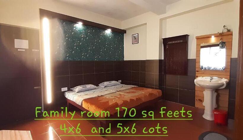 اتاق خانوادگی, Greenview Holiday Inn
