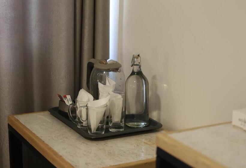 غرفة ديلوكس, Nomads