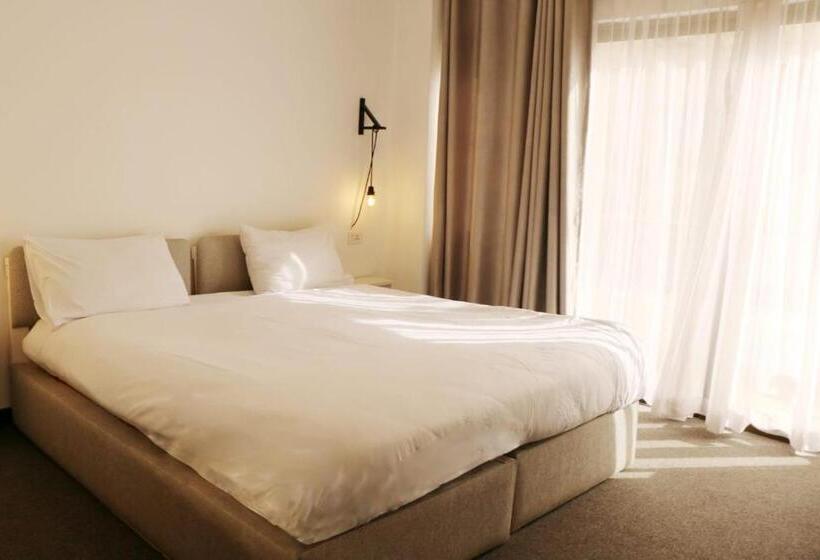 غرفة ديلوكس, Nomads