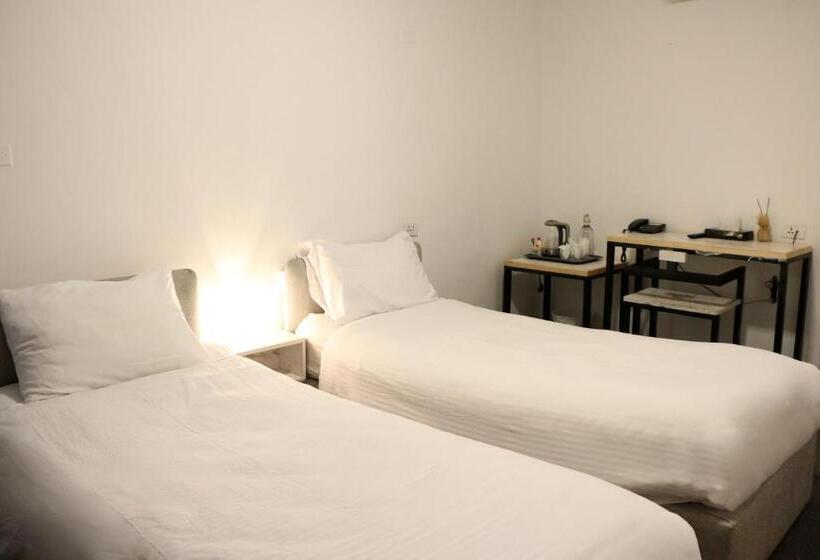 غرفة ديلوكس, Nomads