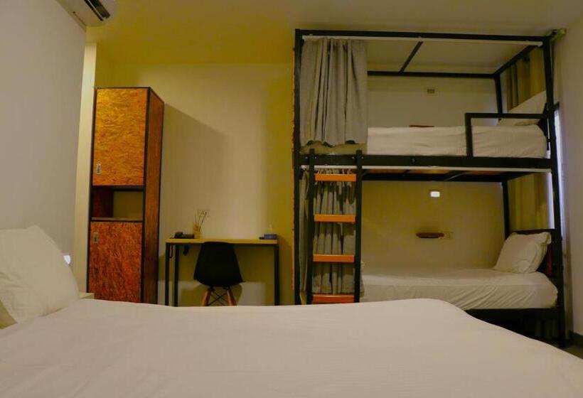 غرفة ديلوكس عائلية, Nomads