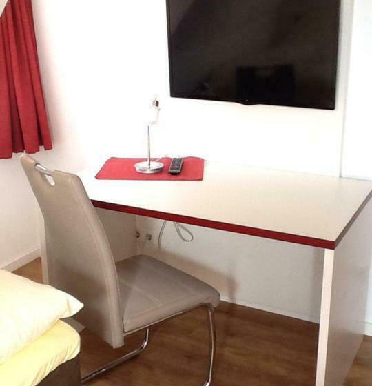 标准单人间, Adler