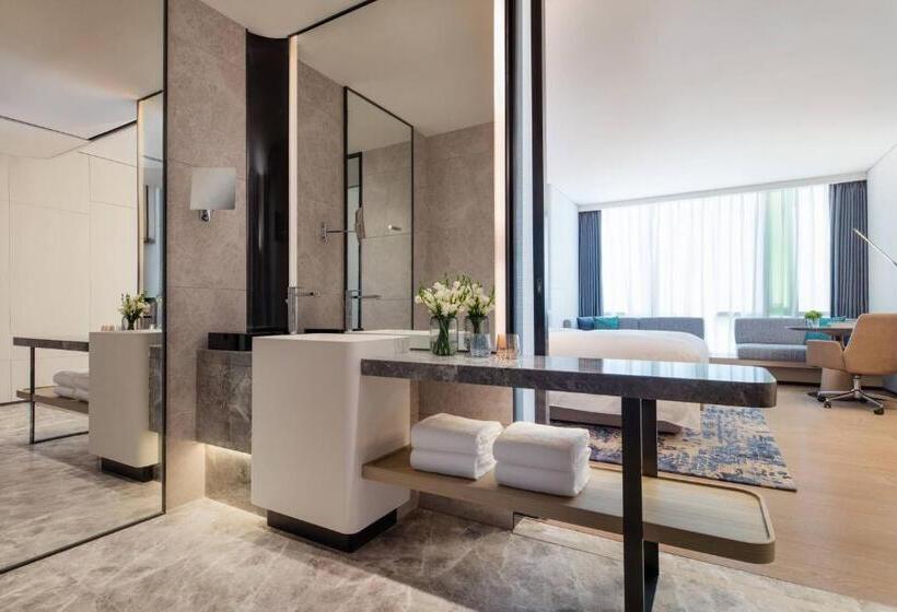 Номер Клуб Кровать Кинг, Courtyard By Marriott Shenzhen Northwest