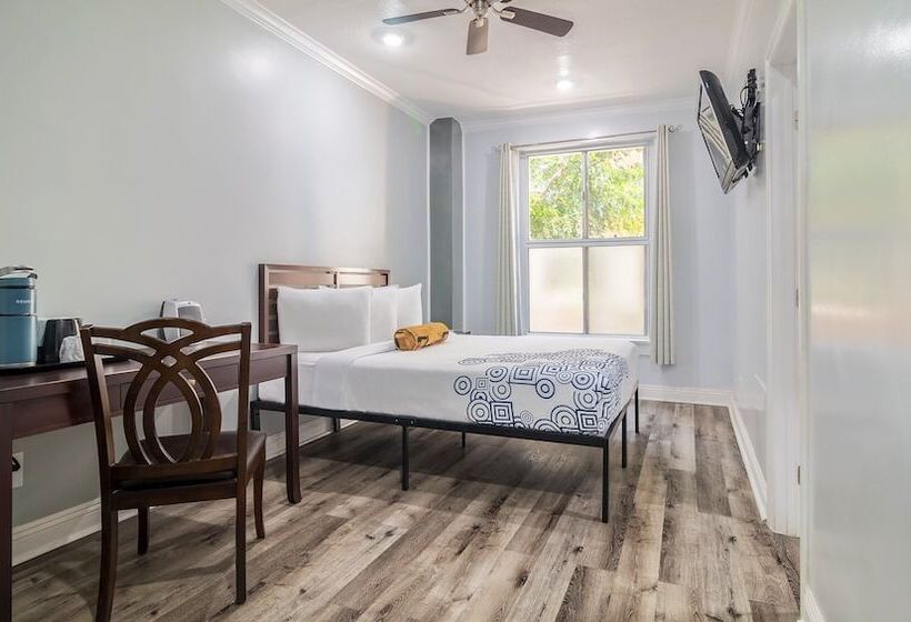 חדר דלוקס, Greenleaf Hotel Long Beach Convention Center