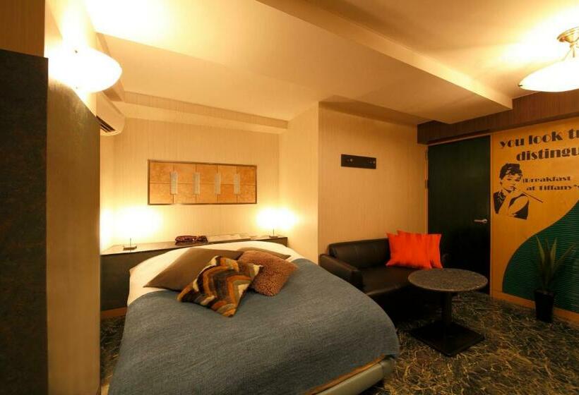 חדר סטנדרט, Le Club