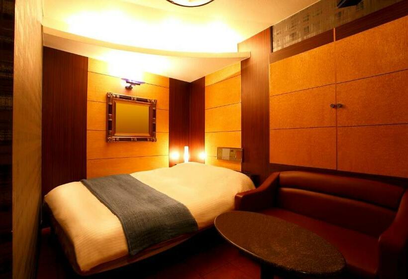 חדר אקונומי, Le Club