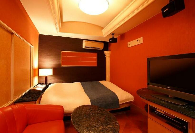 חדר אקונומי, Le Club