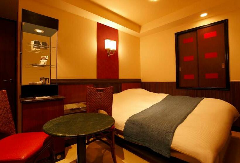 חדר אקונומי, Le Club