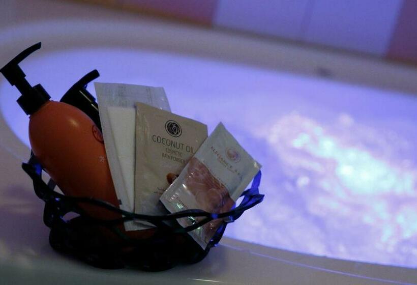 חדר סופריור, Le Club