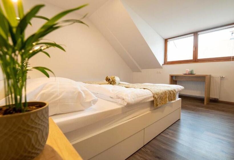 اتاق استاندارد سه نفره, Guesthouse Stari Mayr