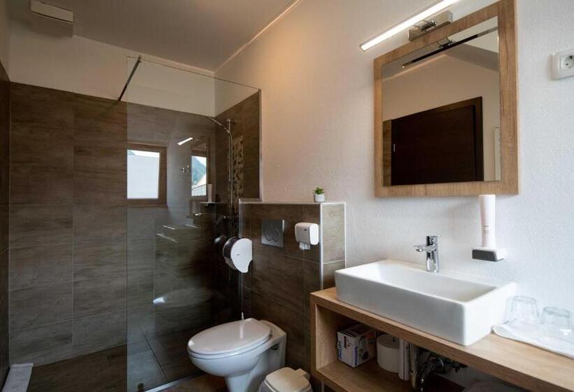 اتاق خانوادگی با چشمانداز باغ, Guesthouse Stari Mayr