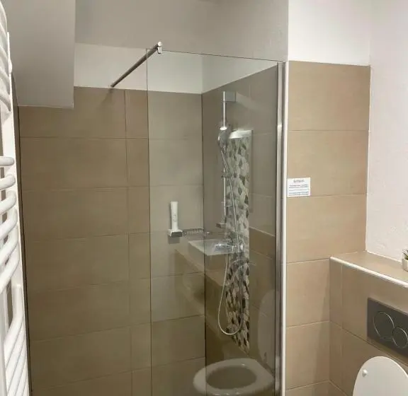 اتاق لوکس سه تخته, Guesthouse Stari Mayr
