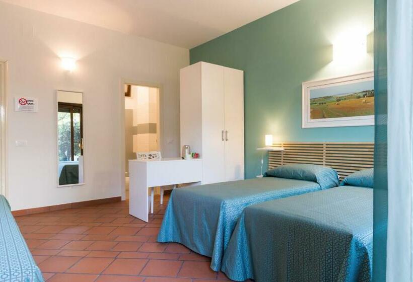 اتاق استاندارد سه تخته با چشم‌انداز باغ, B&b La Quercia