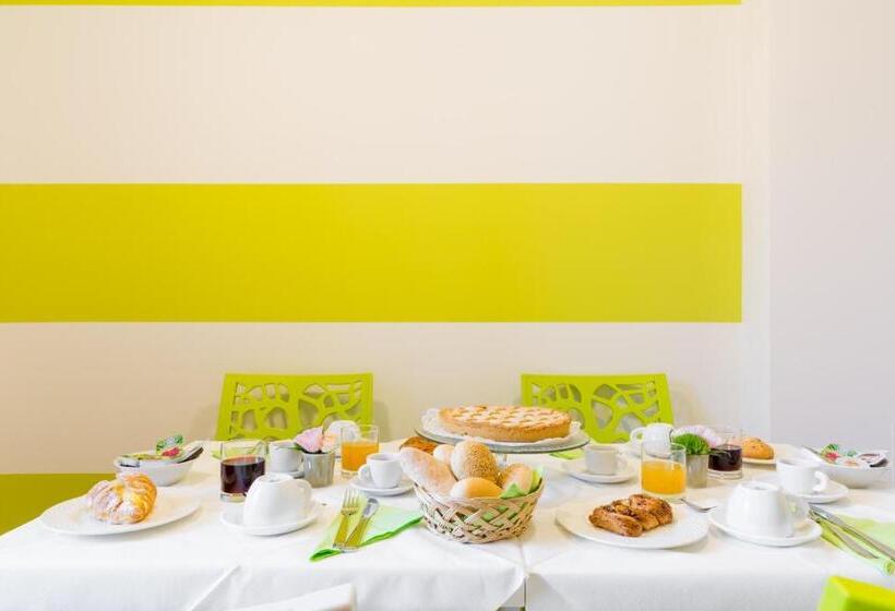 اتاق استاندارد سه تخته با چشم‌انداز باغ, B&b La Quercia