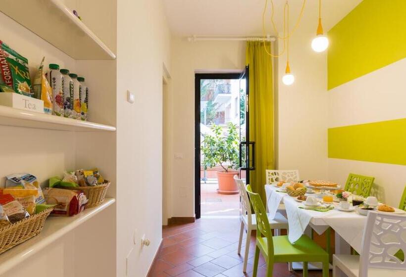 اتاق استاندارد سه تخته با چشم‌انداز باغ, B&b La Quercia