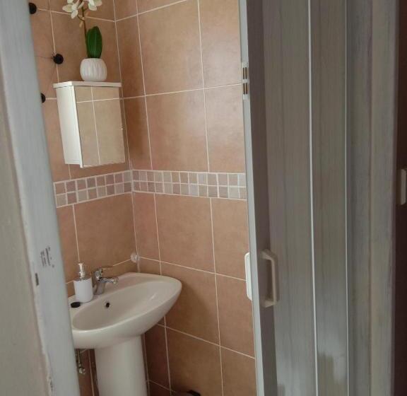 غرفة قياسية, Tap S Home Away From Home