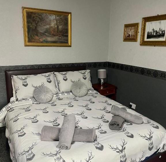 חדר סטנדרט, Navaar House