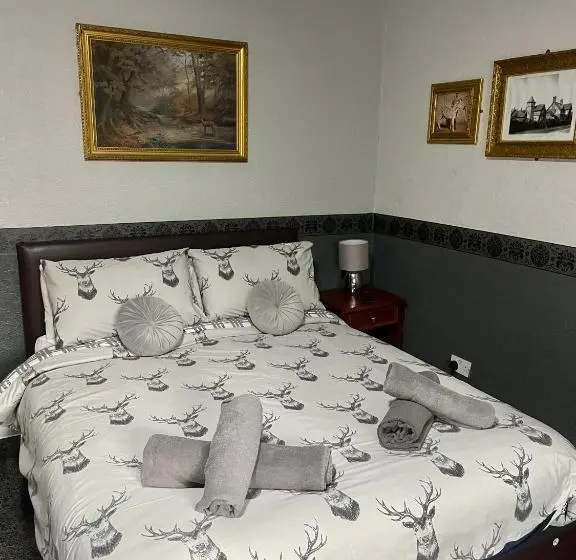スタンダードルーム, Navaar House