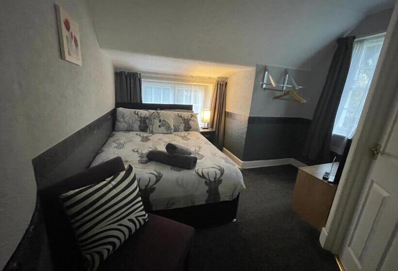 חדר סטנדרט יחיד, Navaar House