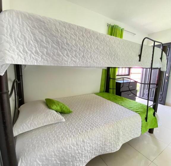 חדר לארבעה סטנדרטי עם מרפסת, Hv Sueño Real Tatacoa