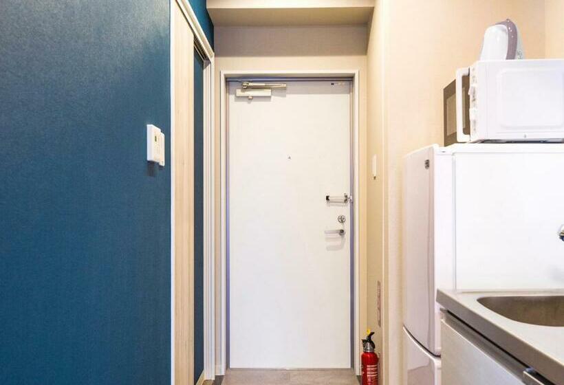 חדר משפחתי, Mr.kinjo In Gusuku