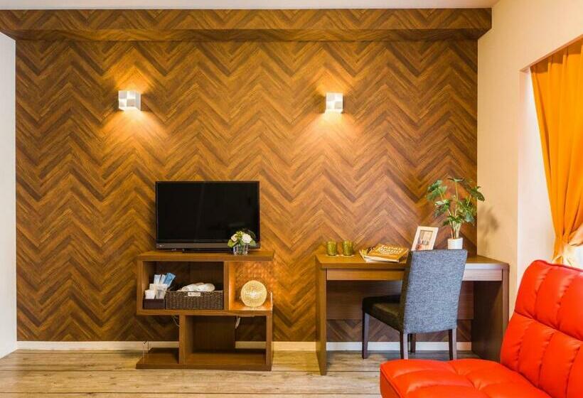 חדר משפחתי, Mr.kinjo In Gusuku