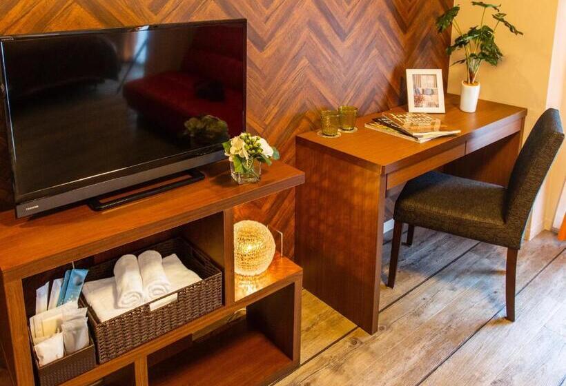 חדר משפחתי, Mr.kinjo In Gusuku