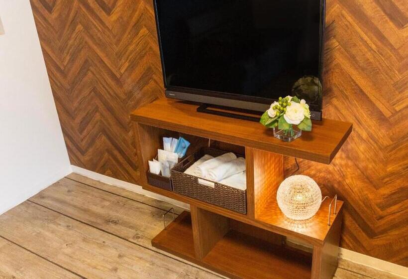 חדר משפחתי, Mr.kinjo In Gusuku