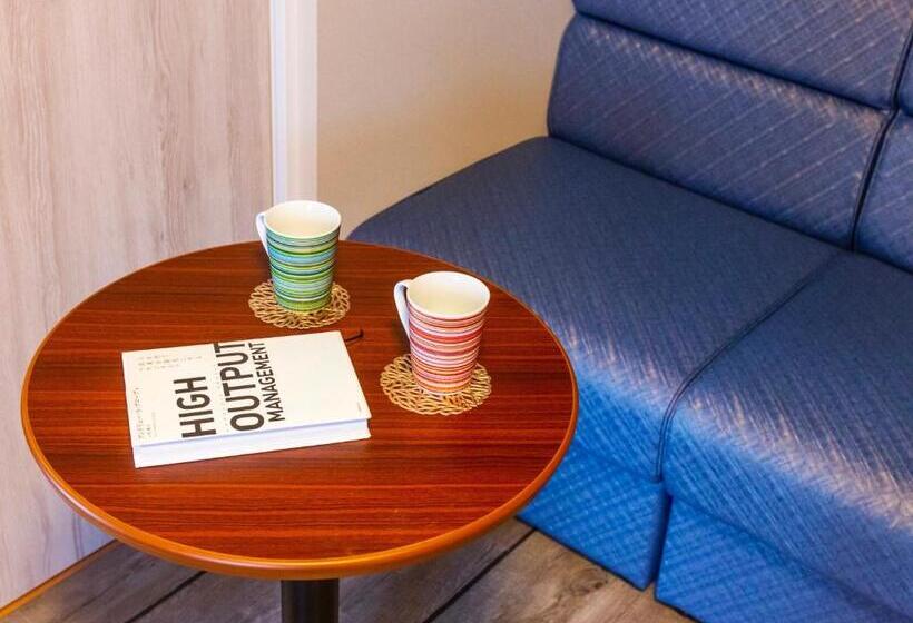 חדר משפחתי, Mr.kinjo In Gusuku