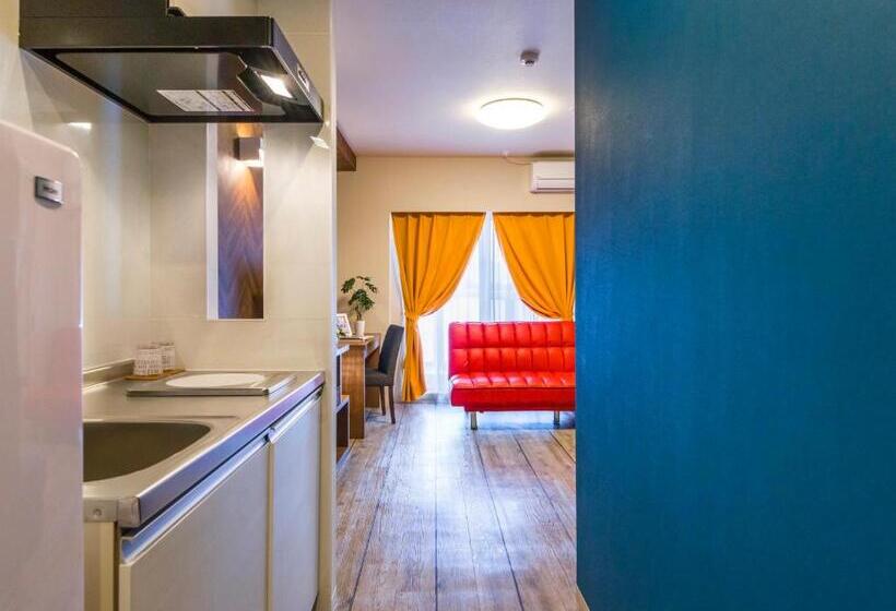 חדר משפחתי, Mr.kinjo In Gusuku