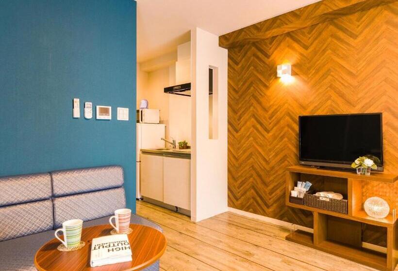 חדר משפחתי, Mr.kinjo In Gusuku