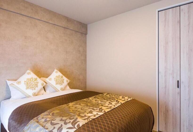 חדר משפחתי, Mr.kinjo In Gusuku