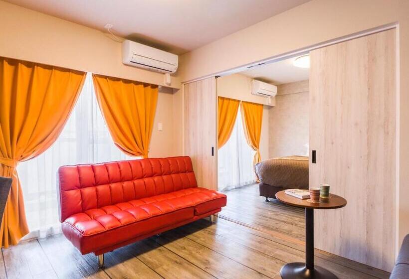 חדר משפחתי, Mr.kinjo In Gusuku