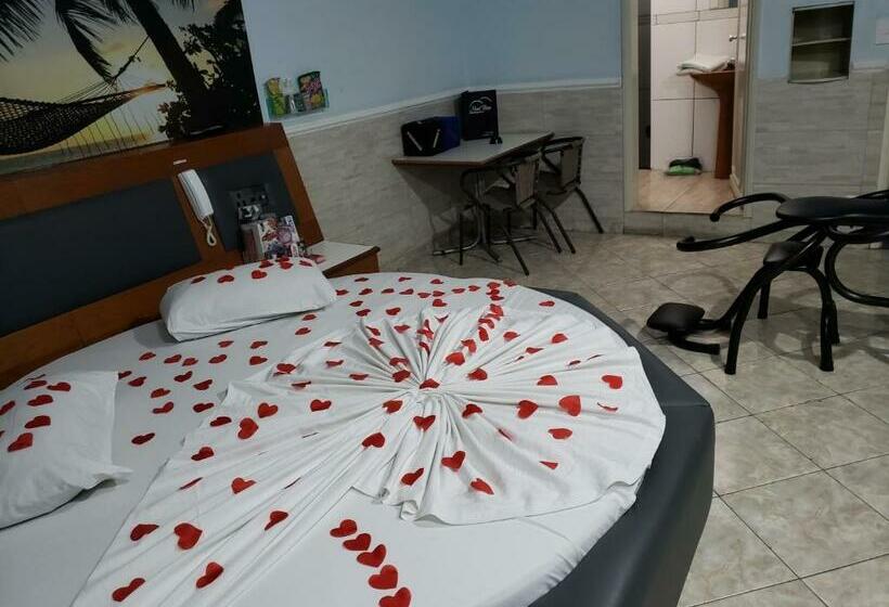 スタンダードスタジオ, Motel Mont Blanc Gru