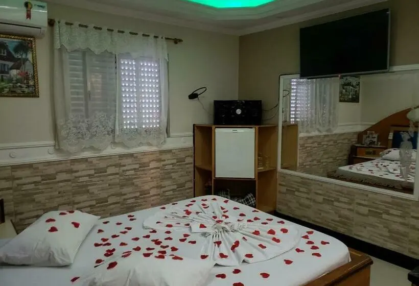 استودیوی استاندارد, Motel Mont Blanc Gru