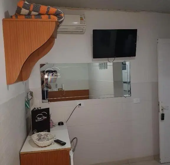 استودیوی استاندارد, Motel Mont Blanc Gru