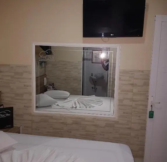 استودیوی استاندارد, Motel Mont Blanc Gru