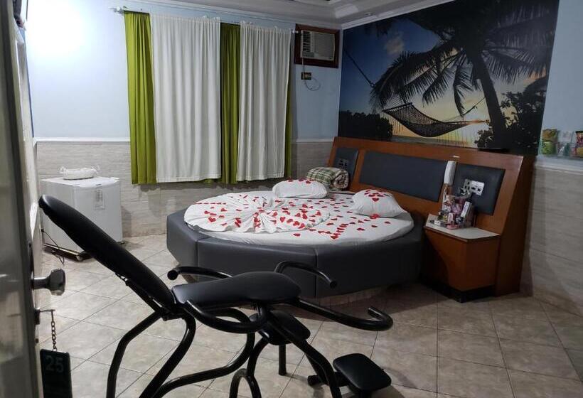 スタンダードスタジオ, Motel Mont Blanc Gru