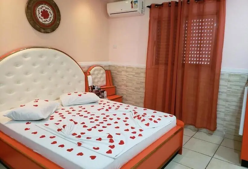 استودیوی سوپریور, Motel Mont Blanc Gru