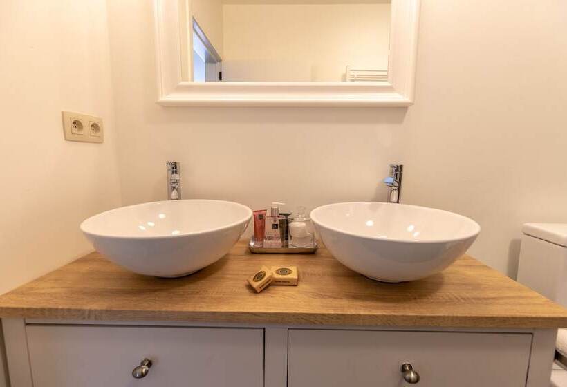 スタンダードルーム, B&b Woods And Wine