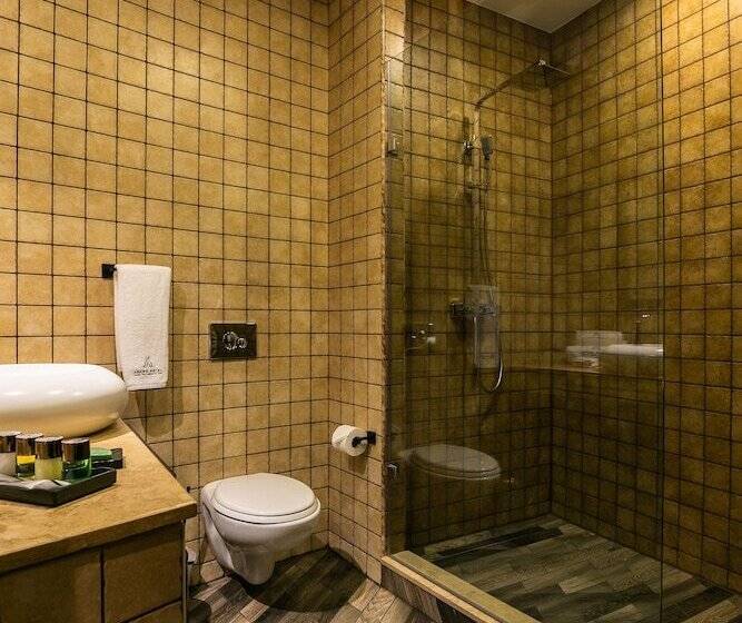 اتاق استاندارد, Adamo