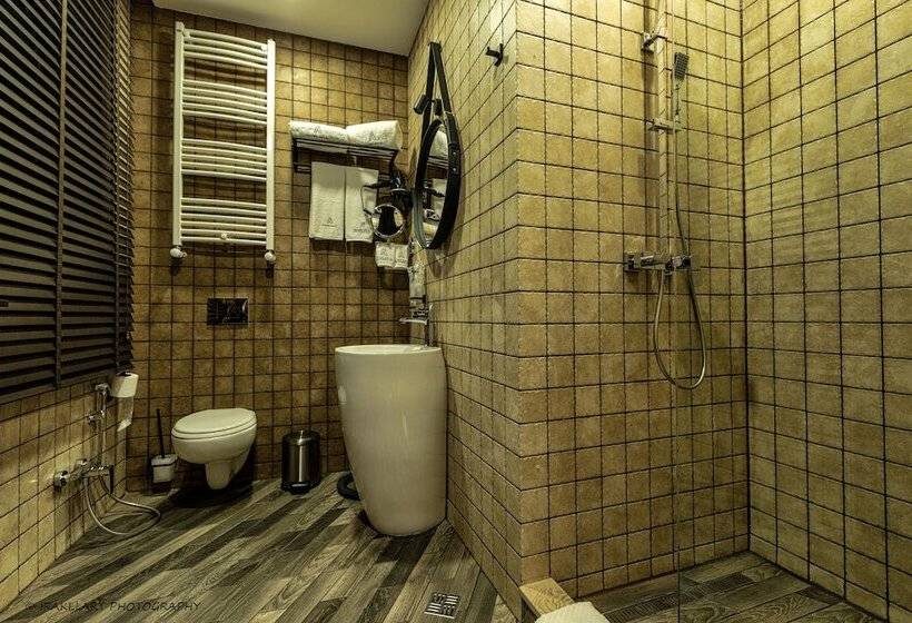 اتاق استاندارد, Adamo