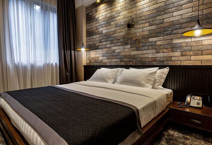 اتاق استاندارد, Adamo