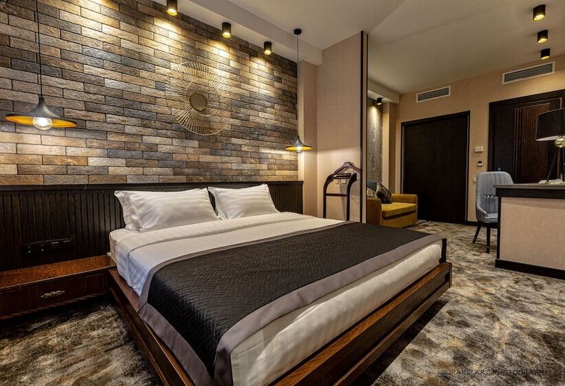 اتاق استاندارد, Adamo