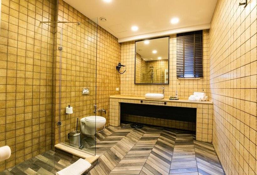 اتاق استاندارد, Adamo