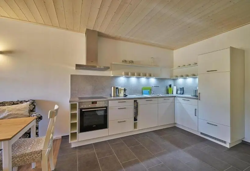 庭の見える１ベッドルームアパートメント, Alb Appartements