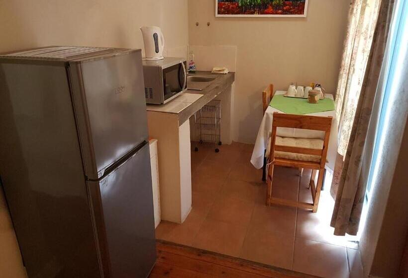 غرفة عائلية, Crane Cottage