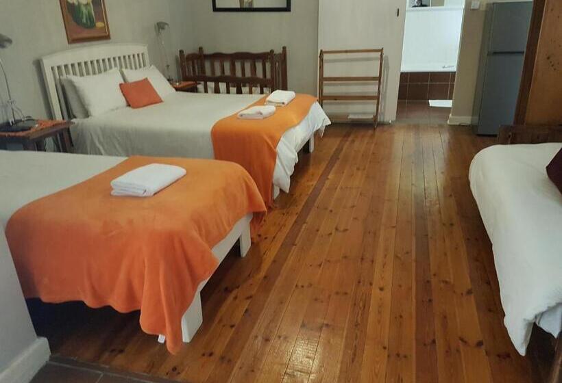 غرفة عائلية, Crane Cottage