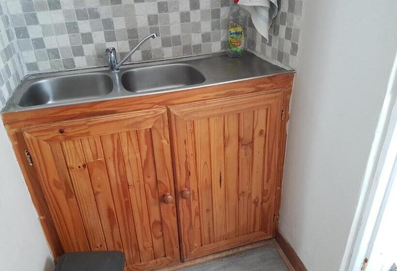 شقة غرفة واحدة, Crane Cottage