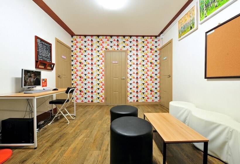 غرفة قياسية ثلاثية, Jarasum Guest House